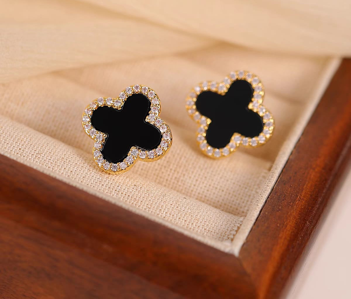 Stainless steel Flower zircon studs Earrings - white